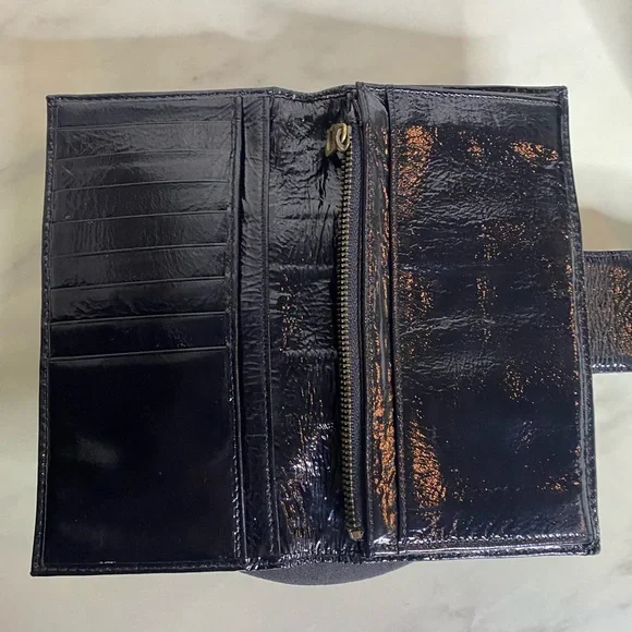 MARC JACOBS wallet. Black. Gold Hardware. Multiple compartments on both sides. - Picture 2 of 7